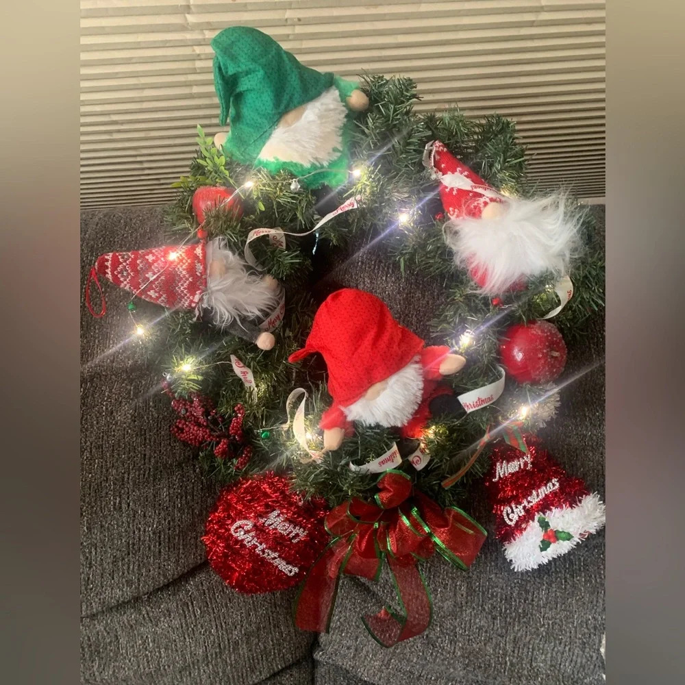 GNOME DIY HOLIDAY LIGHT UP WREATH